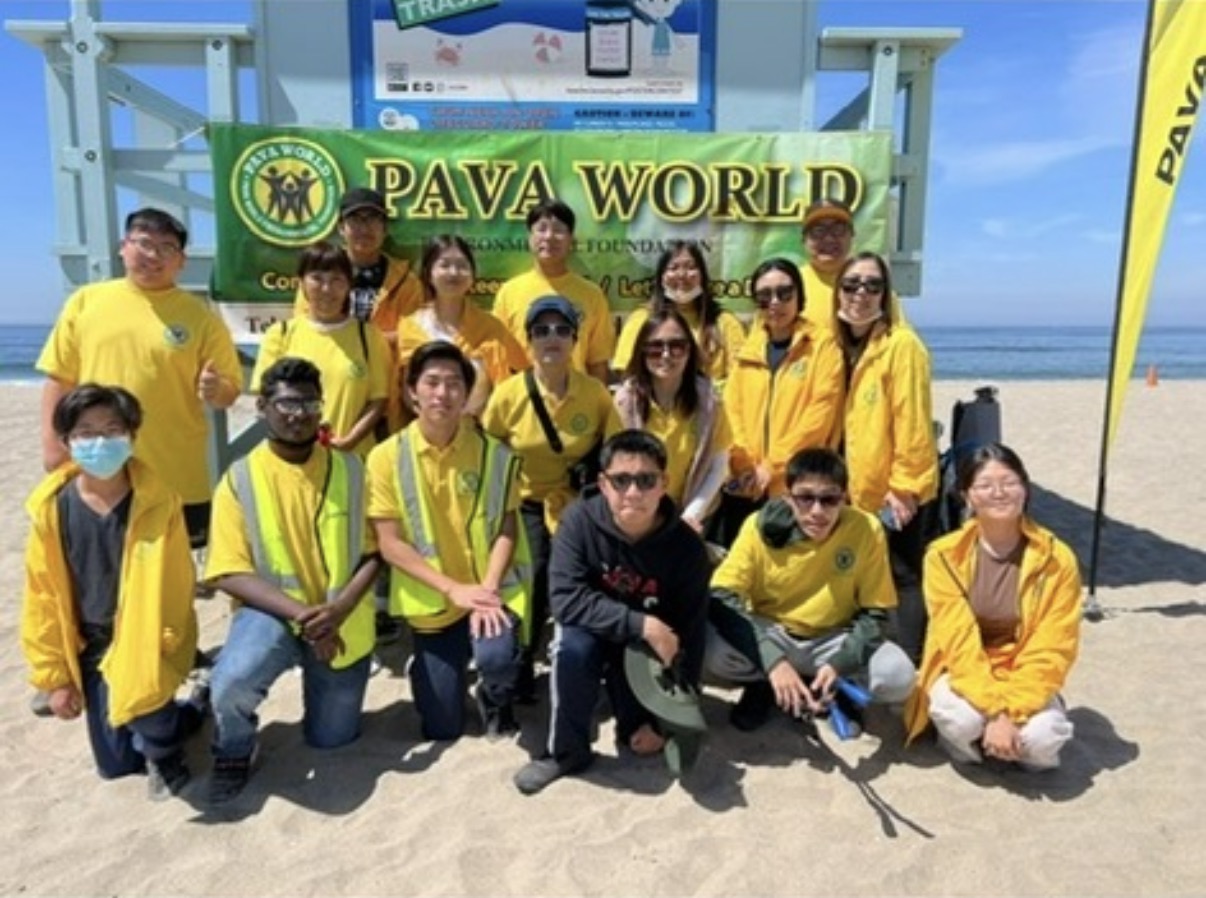PAVA World volunteer group photo at the beach